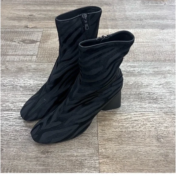 Rag&Bone FEI black Zebra Pull on Style ankle boots NIB! Black On Black!